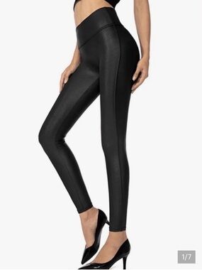 NWOT SANTINY Faux Vegan
Leather Leggings
Stretch High Waisted Tights pocket XS